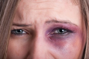 Huiselijk geweld zoon door vernieling, bedreiging en mishandeling vader